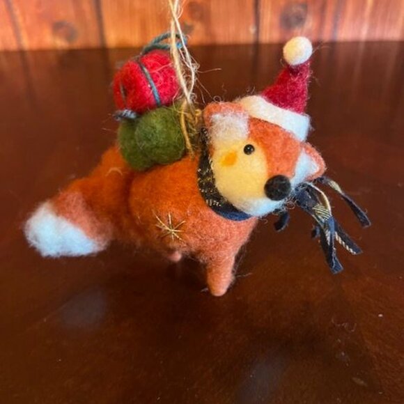 Holiday‎ Fox Ornament With Santa Hat & Gift Wool Felt Christmas Decoration - Picture 7 of 7